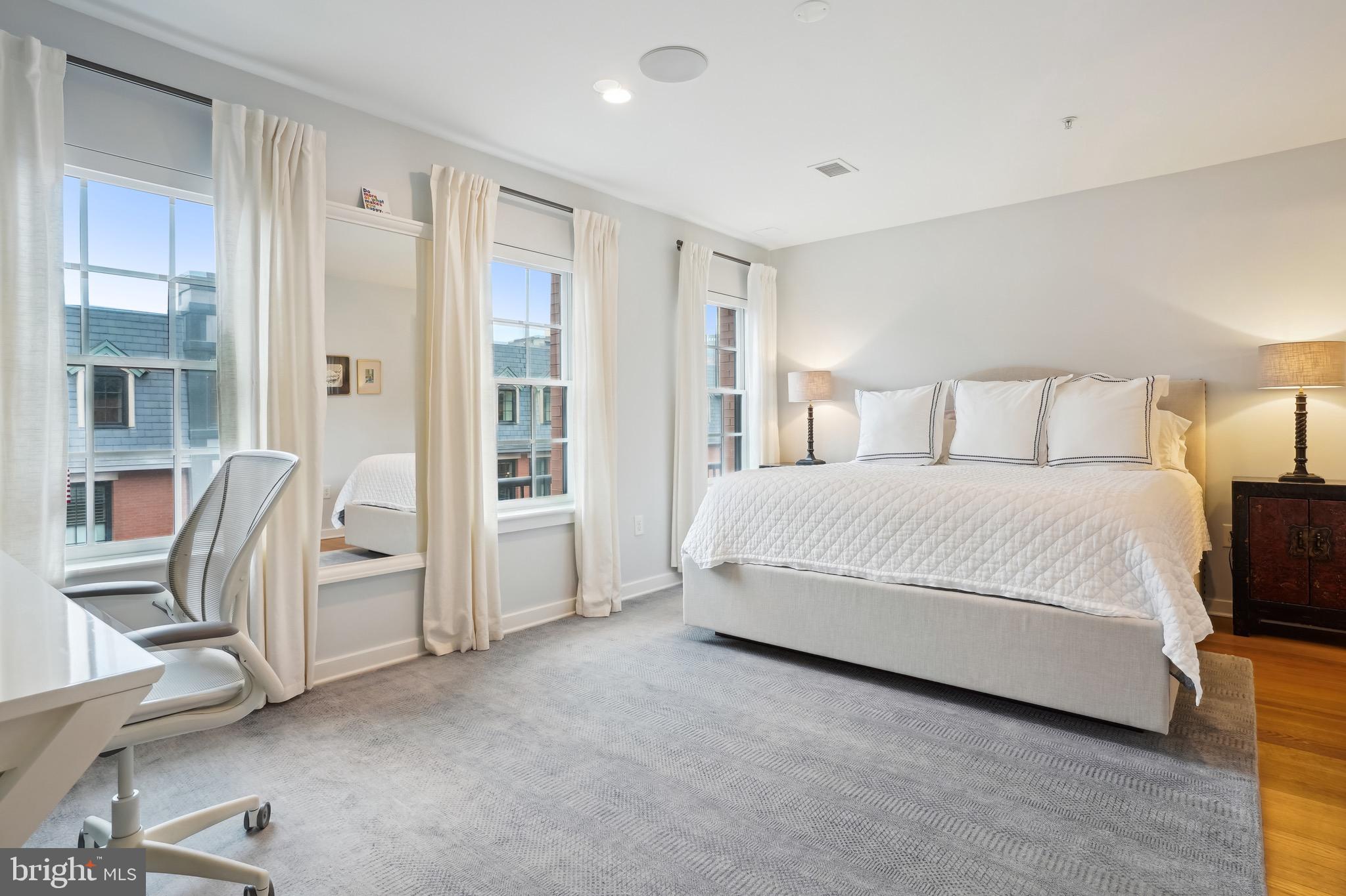 GASLIGHT SQUARE - Residential