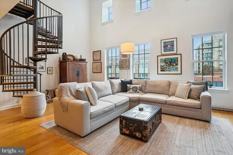 1700 Clarendon Boulevard Unit 128, Arlington, VA MLS: VAAR2054366