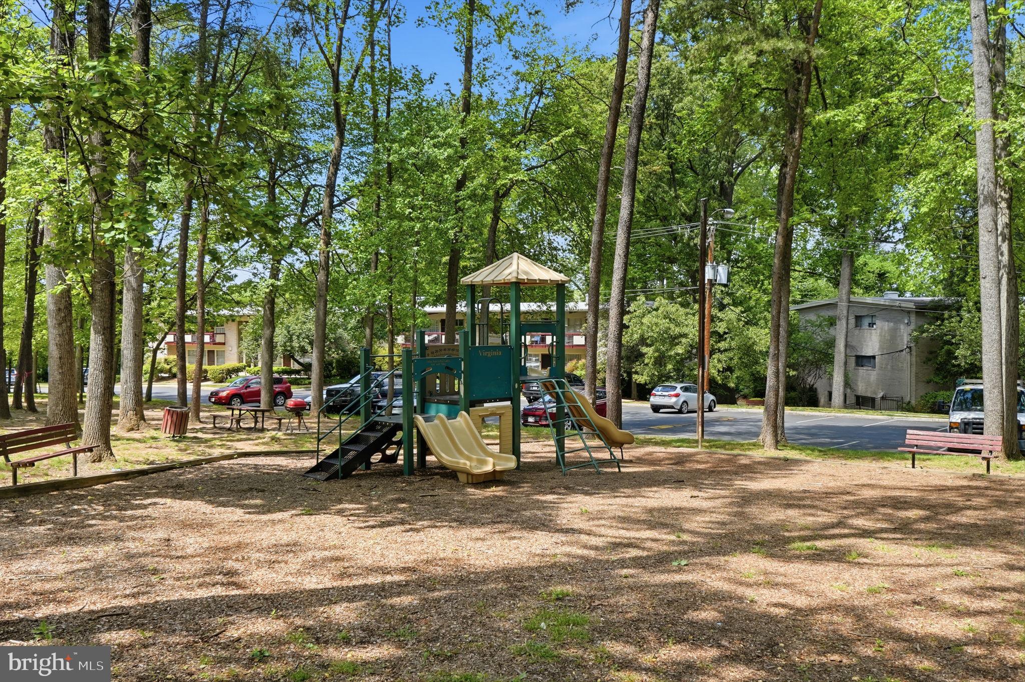 HERITAGE WOODS - Residential