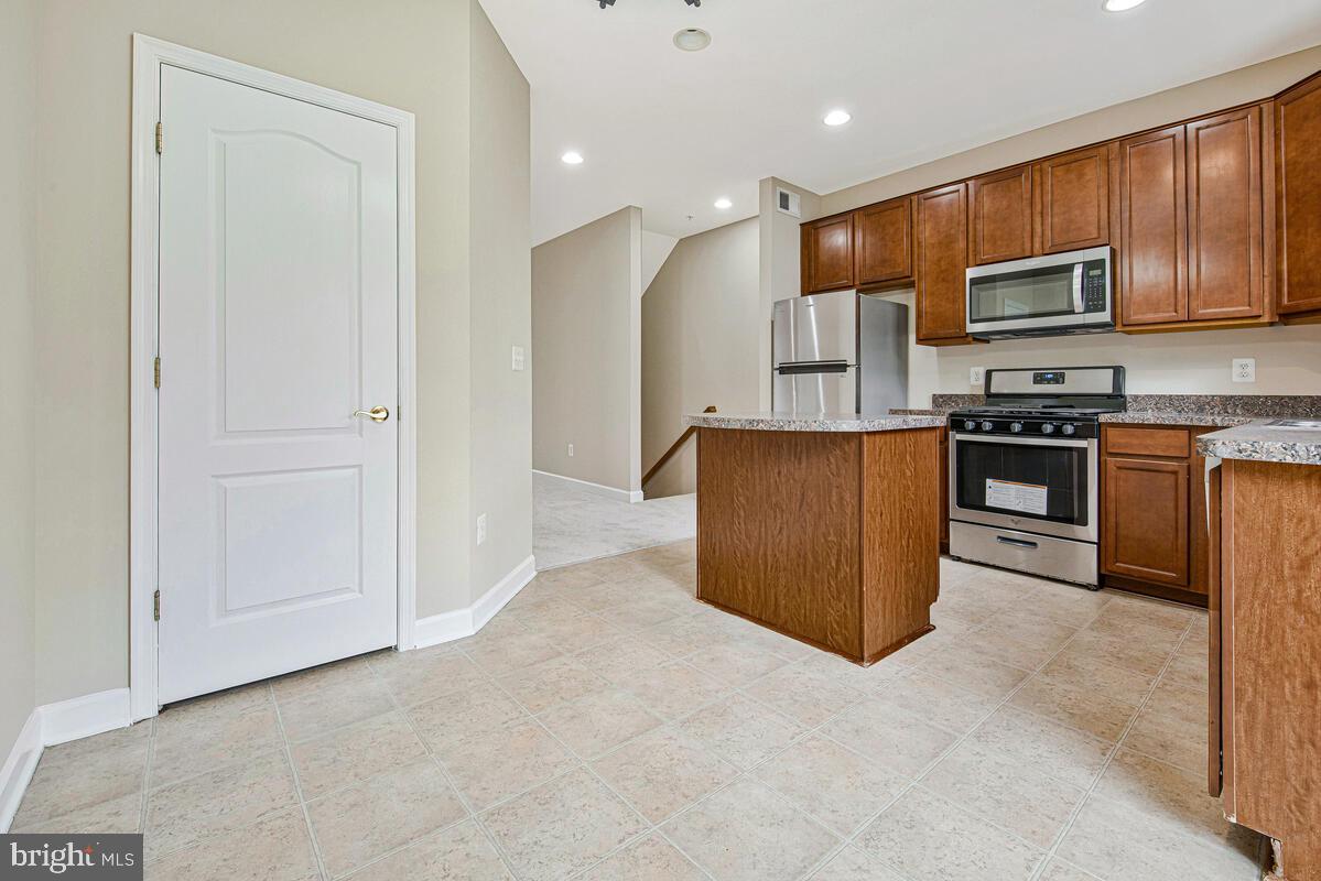 SUMMERFIELD AT MORGAN ST - Residential Lease