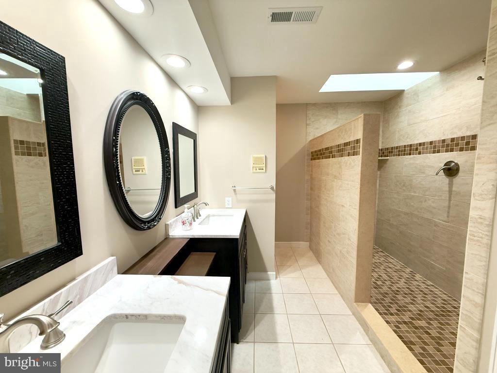 SUMMERLAKE - Residential