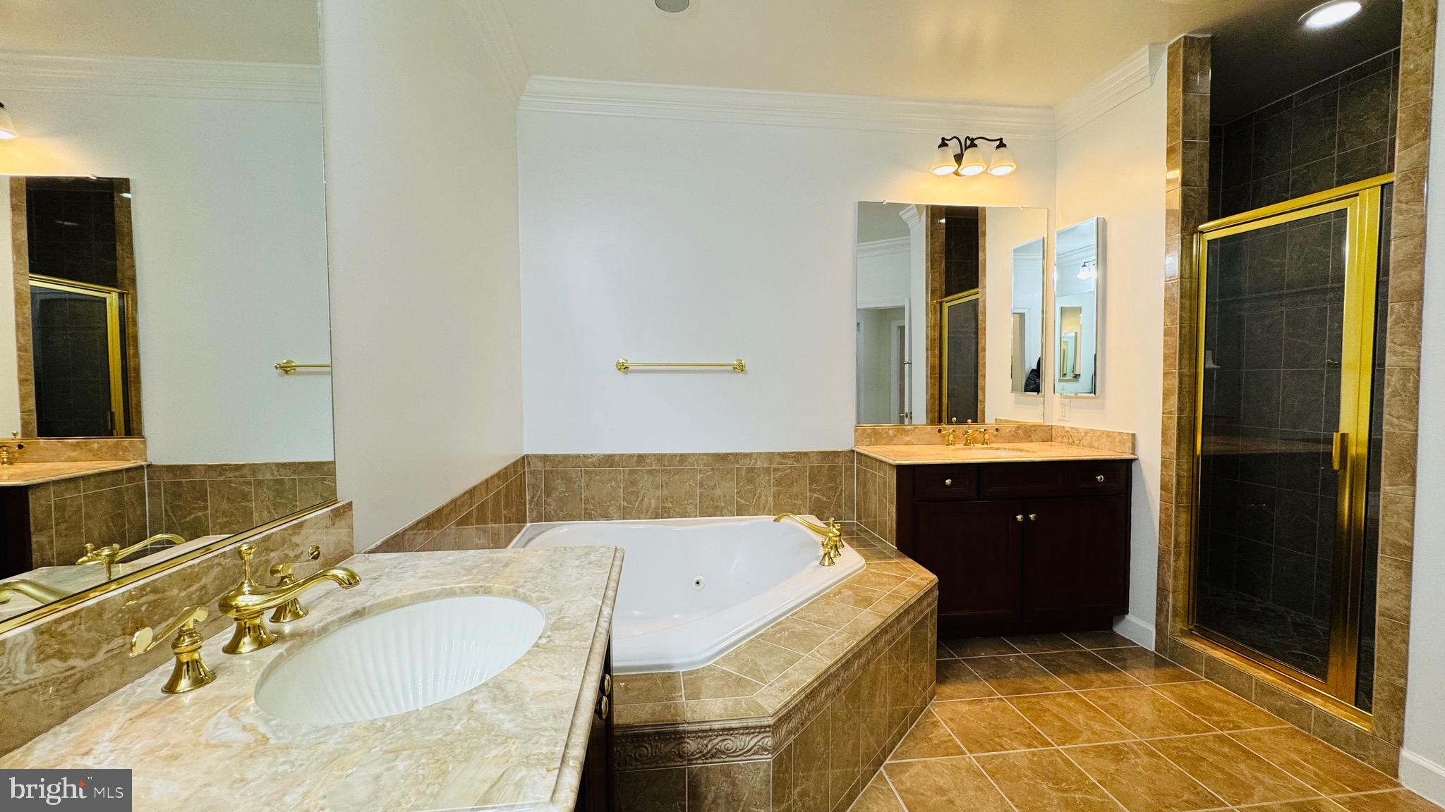 KENSINGTON SQUARE - Residential