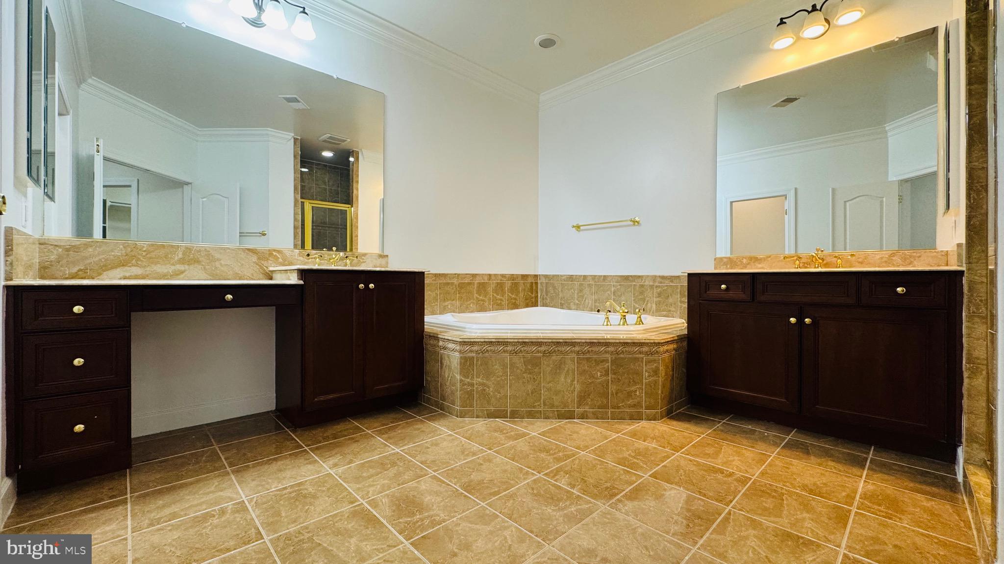 KENSINGTON SQUARE - Residential