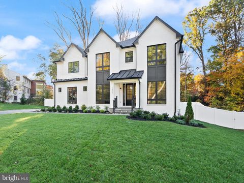 Photo of 7806 Carteret Road, BETHESDA, MD 20817 (MLS # MDMC2205446) Photo of 7806 Carteret Road, BETHESDA, MD 20817 (MLS # MDMC2205446)