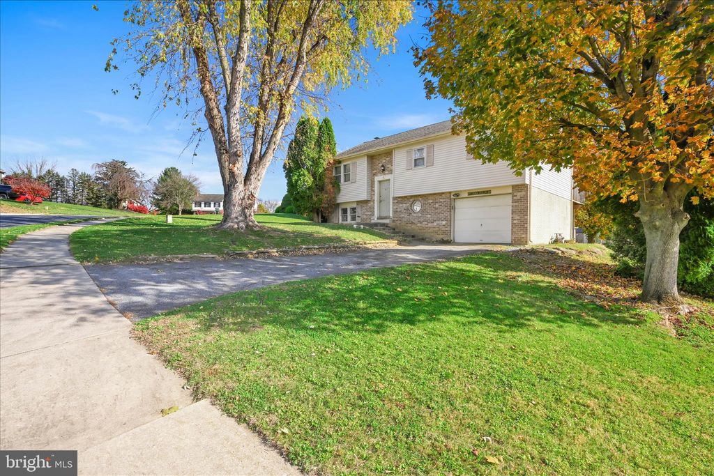 Photo of 8 Rosewood Drive, LANCASTER, PA 17603 (MLS # PALA2079626)