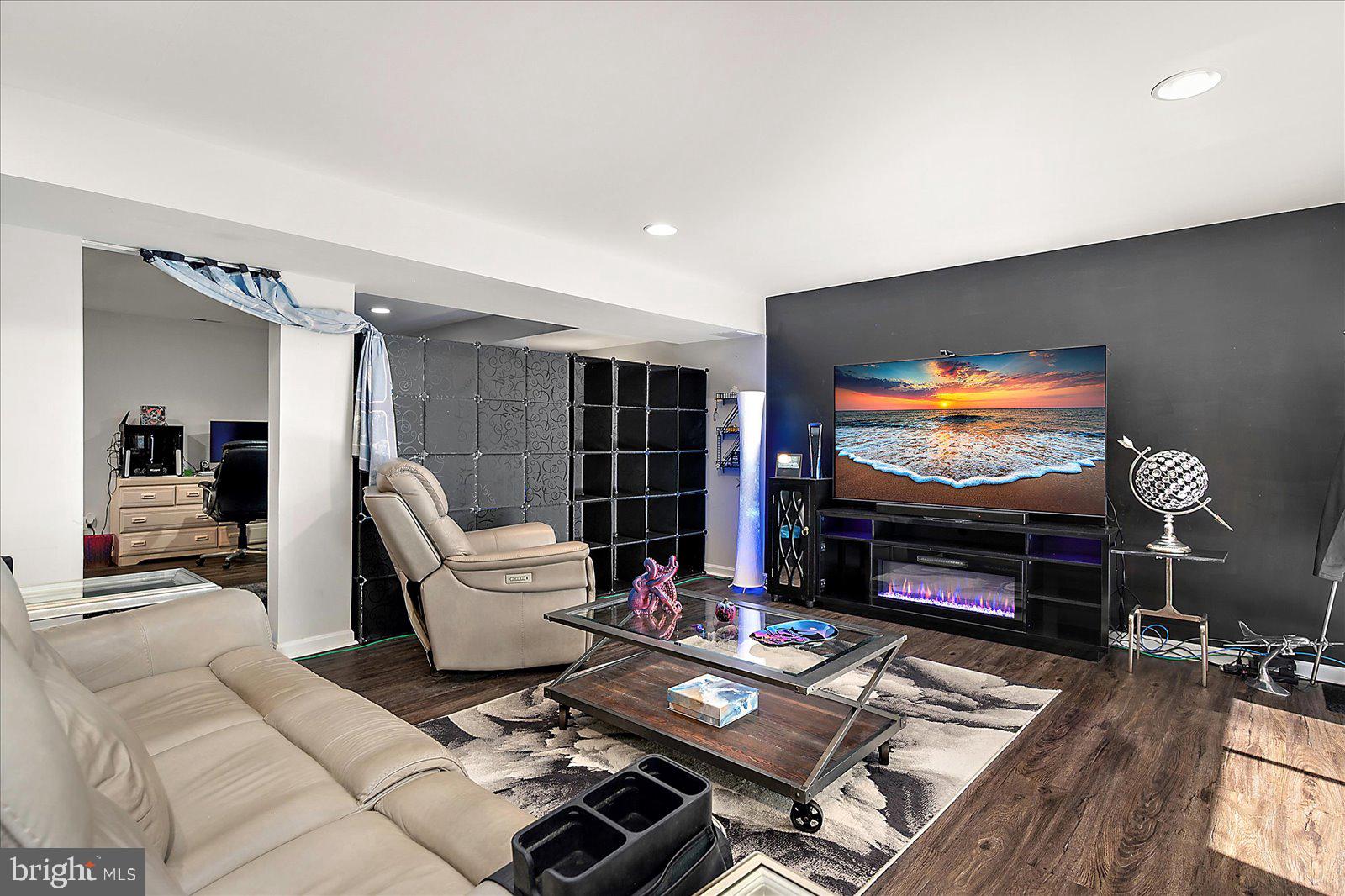 SHADOW HILLS - Residential