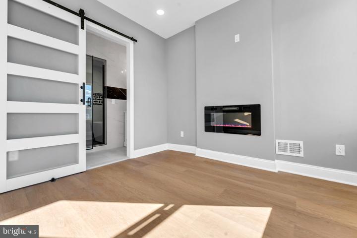 JOHNSTON SQUARE - Residential