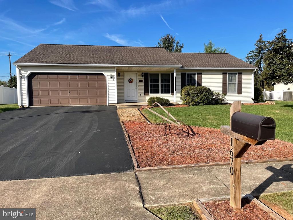 Photo of 1670 Misty Drive, YORK, PA 17408 (MLS # PAYK2091240)