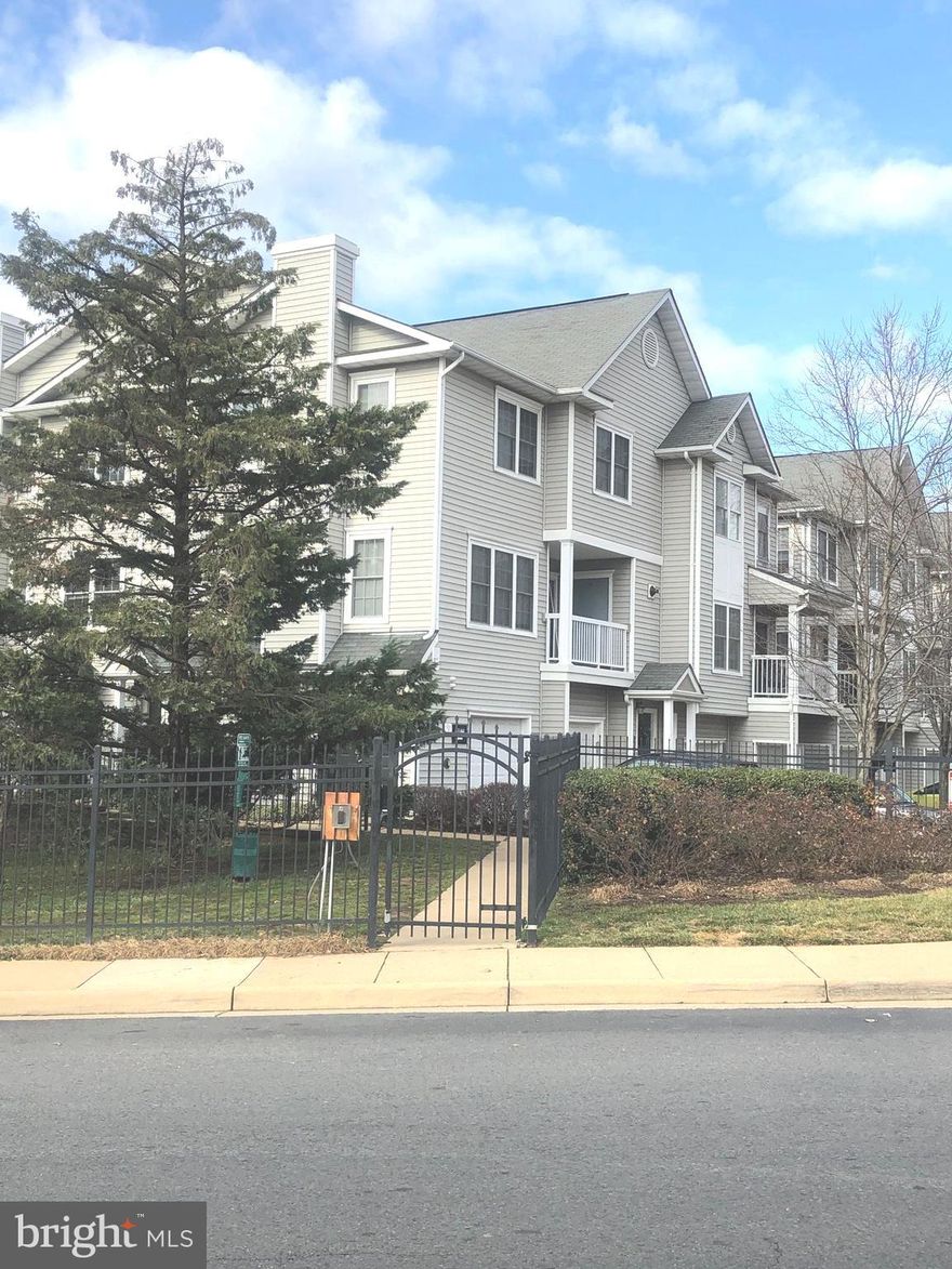 This beautiful Garage 2-level townhouse-style condo in Gates of Fair Lakes, has 2 bedrooms and 2 bathrooms upstairs, with an open concept main level living/dining space with newer wood flooring throughout, newer granite counter tops, white on white appliances, nice bathroom vanities, walk-ins closets,  in natural light. The HVAC, water heater are newer. The neighborhood includes a community pool, outdoor grills, community room access, and a fitness center! Close to everything! Fair Lakes Shopping Center, Restaurants, Fair Oaks Mall, and the GMU/Vienna Metro. Take the GMU Shuttle to campus from Fair Oaks or the Metro. Owner is moving out gradually, please excuse the boxes etc. The garage is across from the front door of 4656. Driveway, and visitors parking.