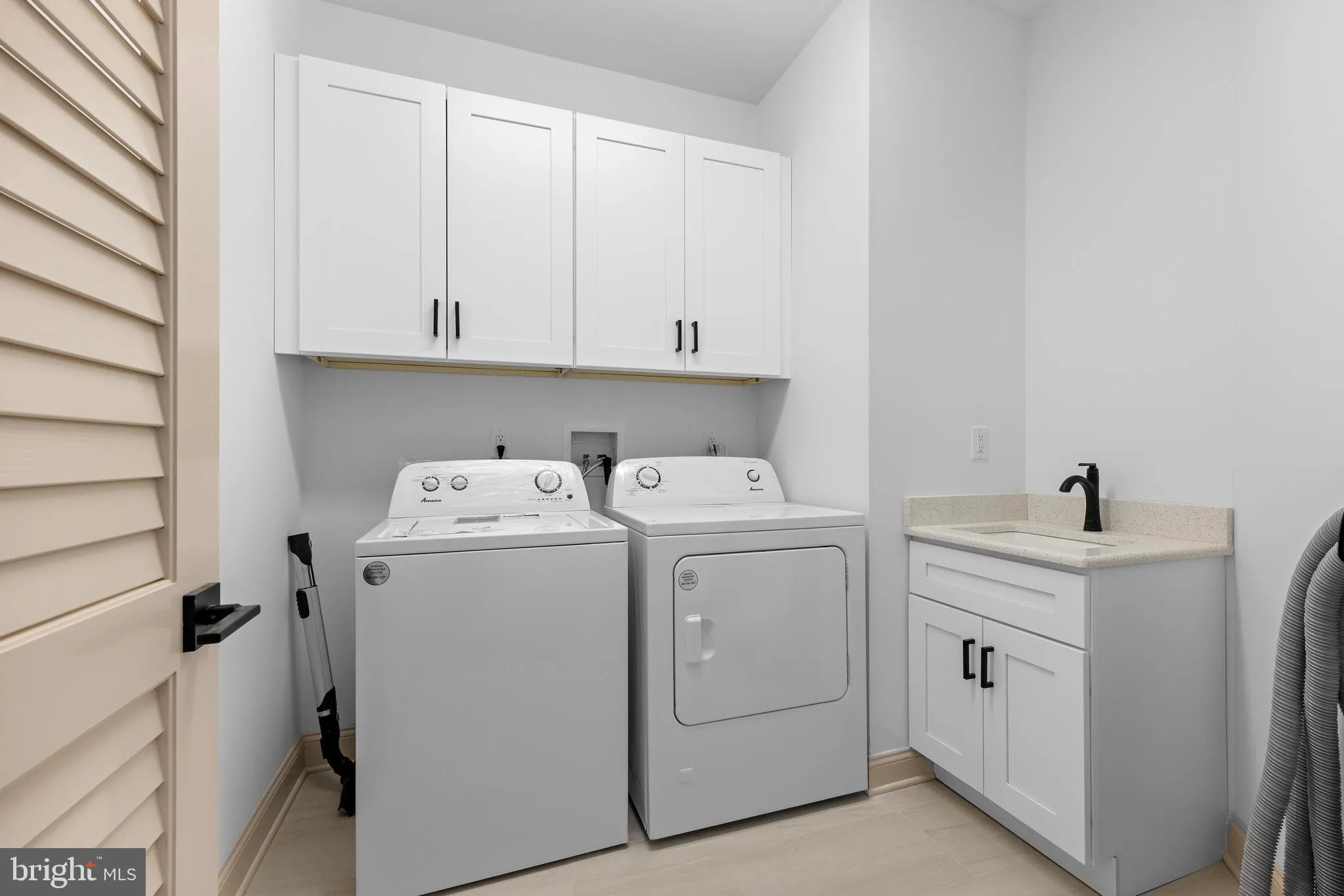 Surf City, New Jersey 08008, United States, 4 Bedrooms Bedrooms, ,5 BathroomsBathrooms,Residential,Active,9987