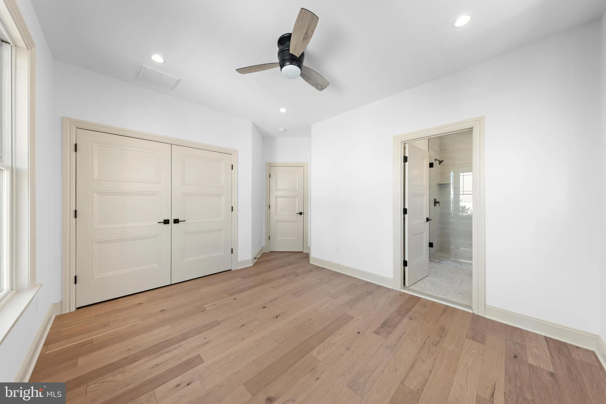 Surf City, New Jersey 08008, United States, 4 Bedrooms Bedrooms, ,5 BathroomsBathrooms,Residential,Active,9987