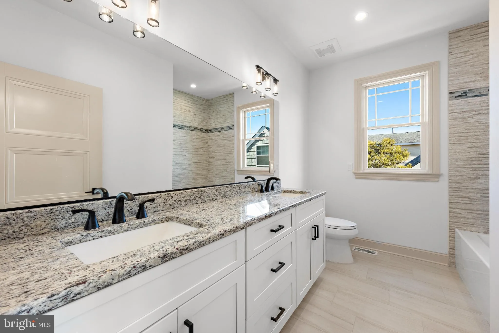 Surf City, New Jersey 08008, United States, 4 Bedrooms Bedrooms, ,5 BathroomsBathrooms,Residential,Active,9987