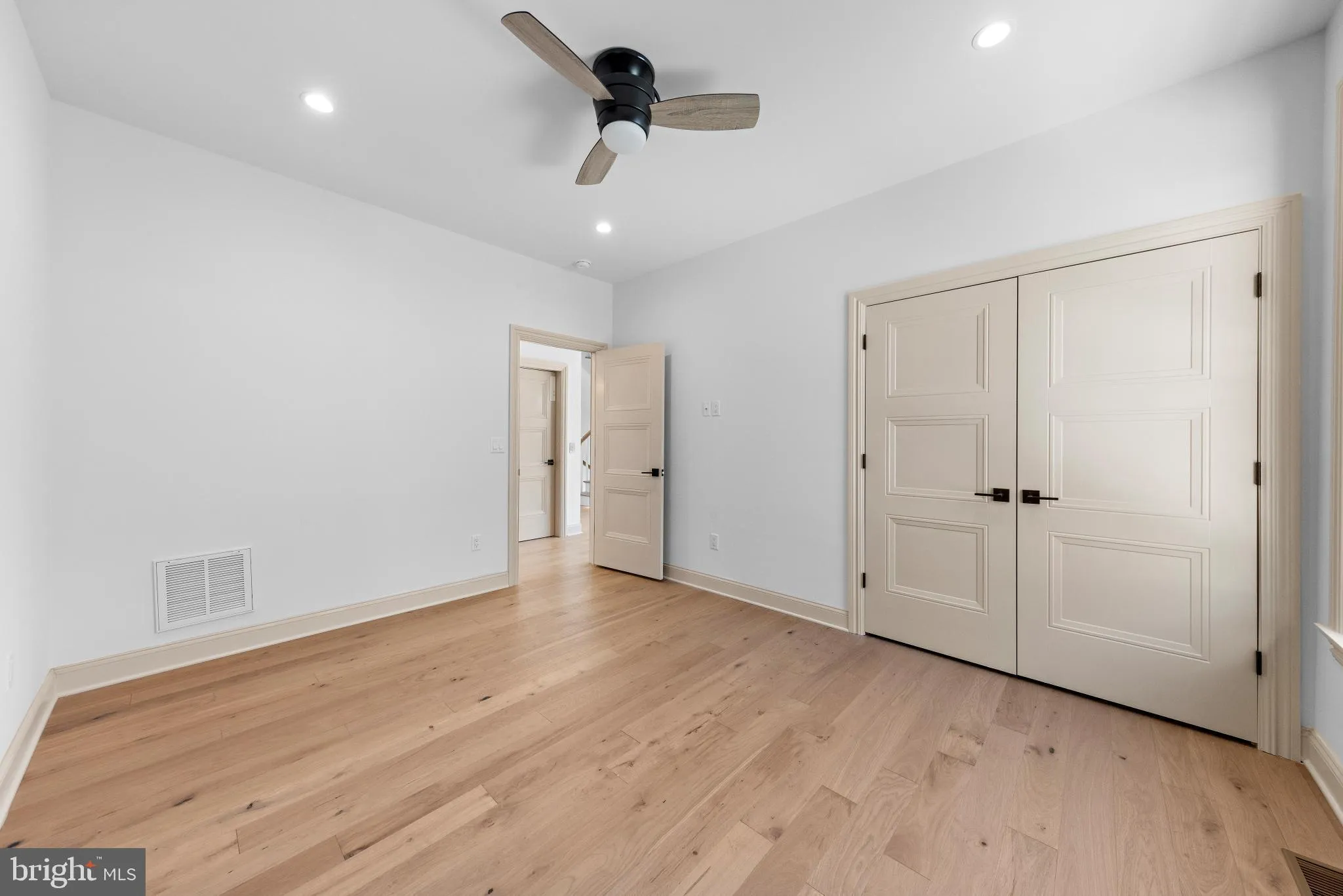 Surf City, New Jersey 08008, United States, 4 Bedrooms Bedrooms, ,5 BathroomsBathrooms,Residential,Active,9987