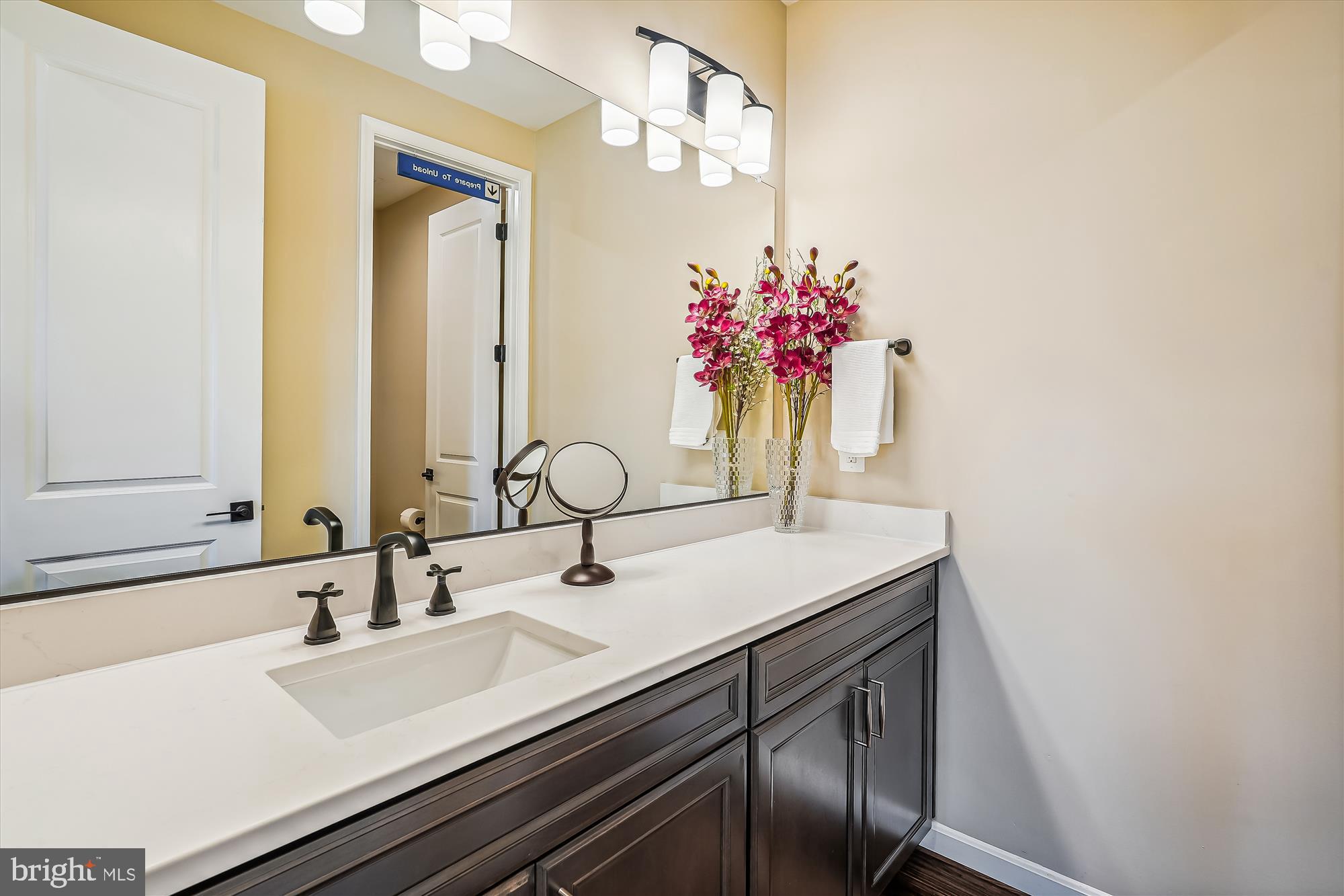 ABRAMS POINTE - Residential