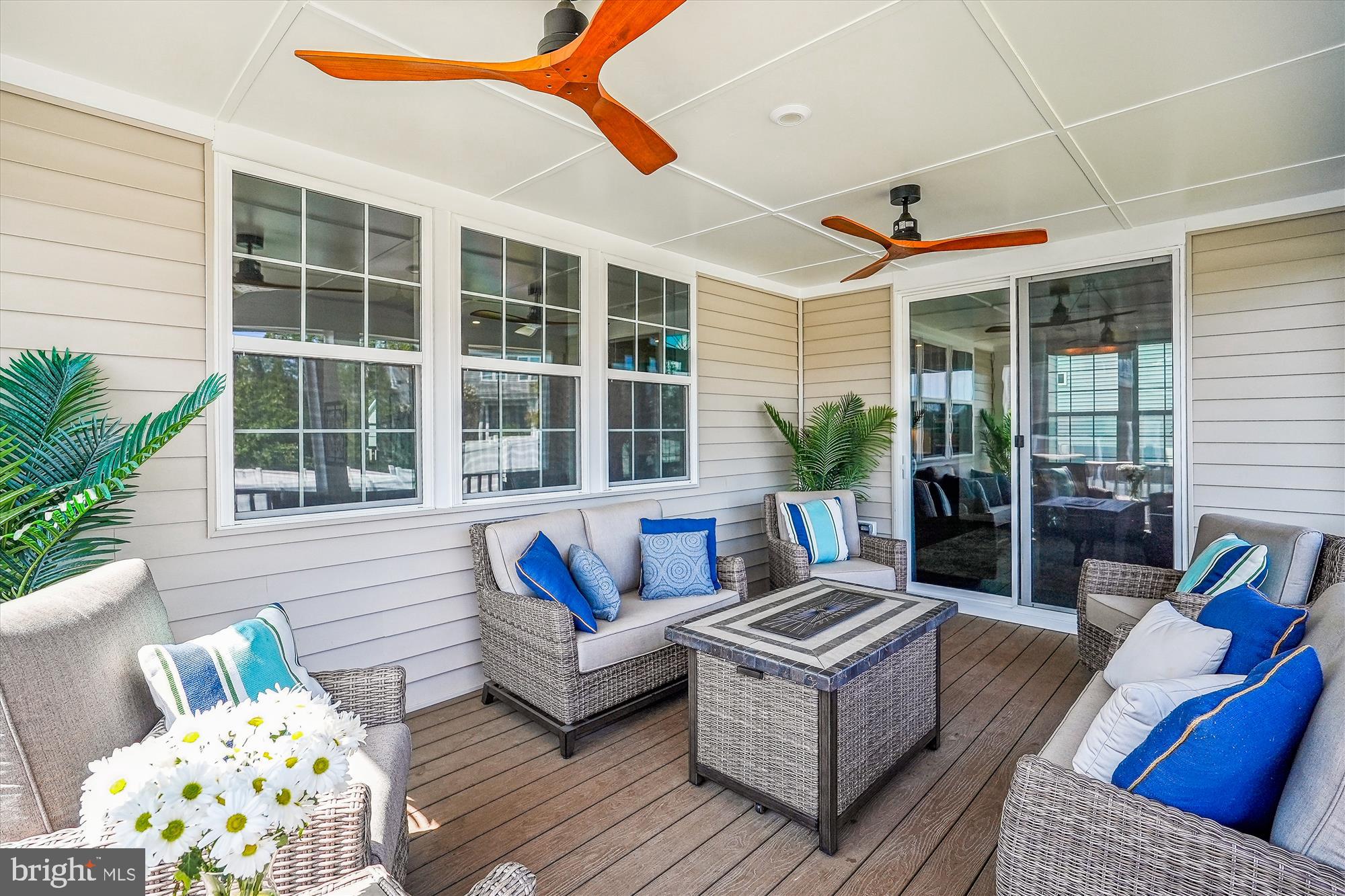 ABRAMS POINTE - Residential