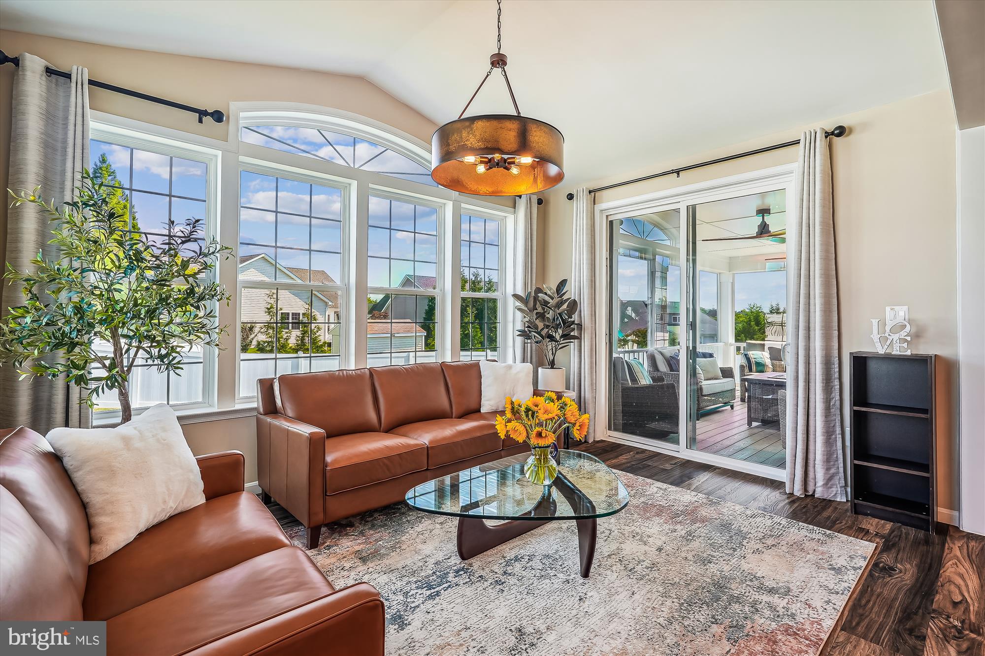 ABRAMS POINTE - Residential