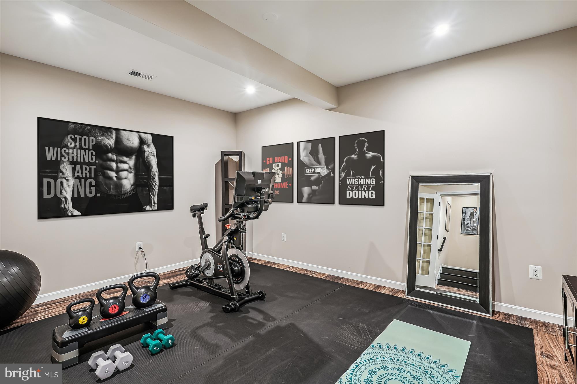 ABRAMS POINTE - Residential