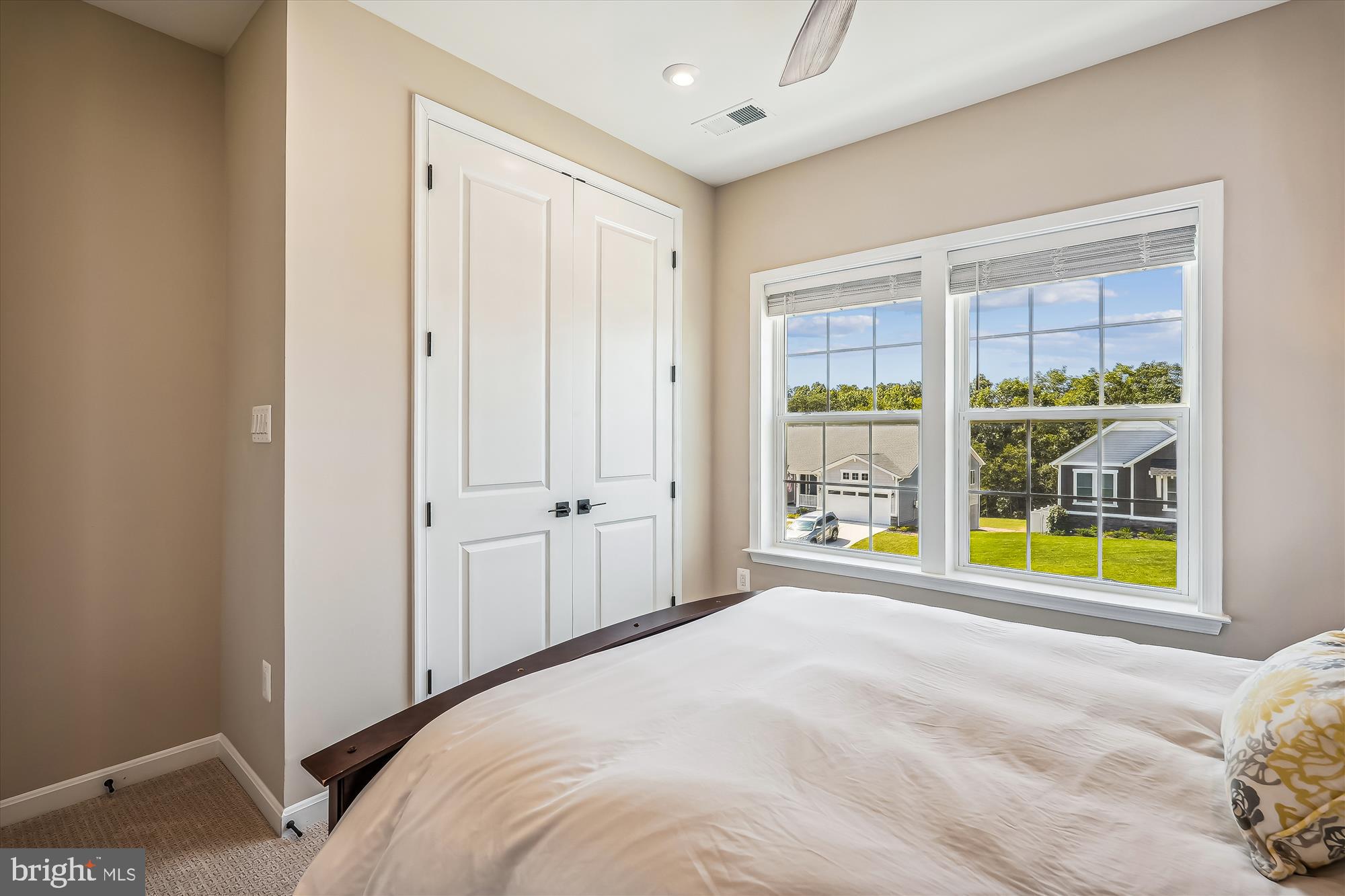 ABRAMS POINTE - Residential