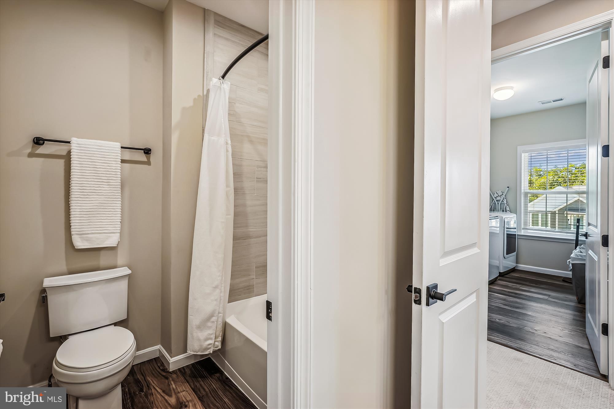 ABRAMS POINTE - Residential