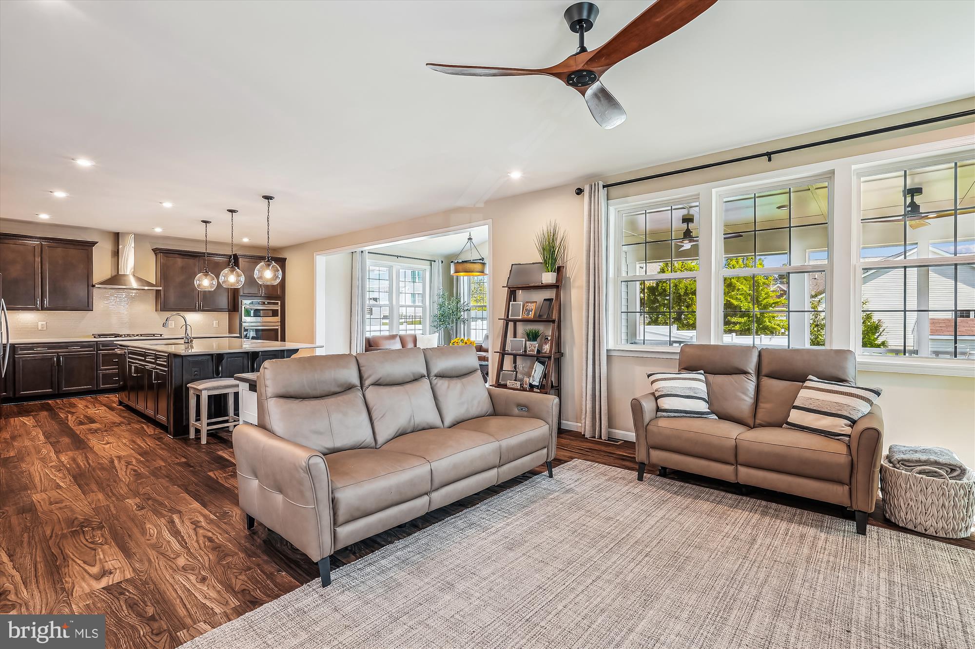 ABRAMS POINTE - Residential