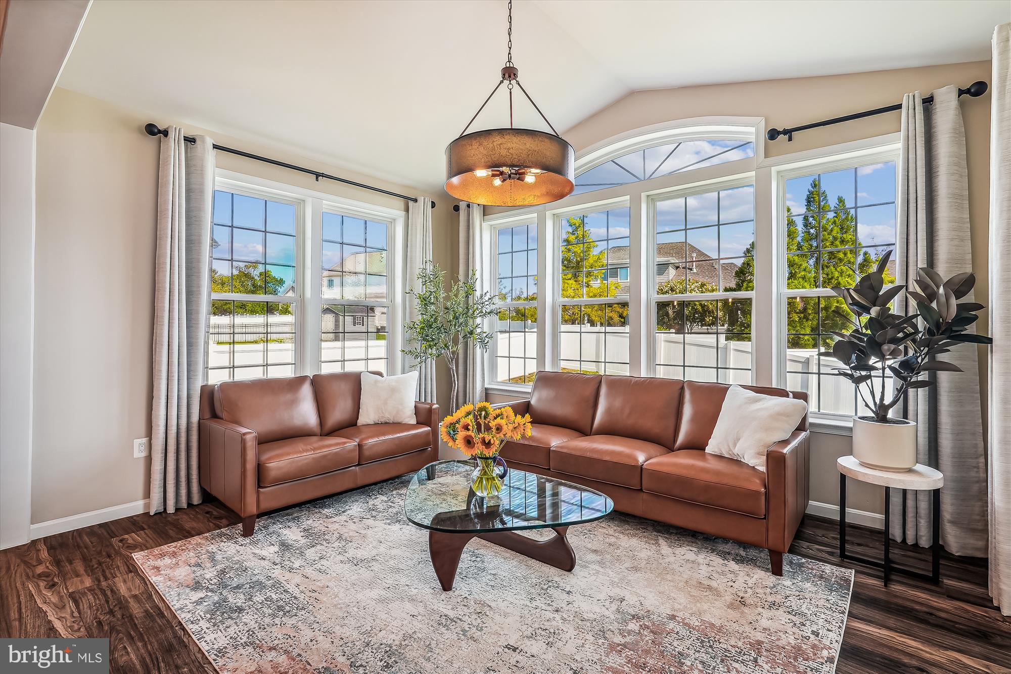 ABRAMS POINTE - Residential