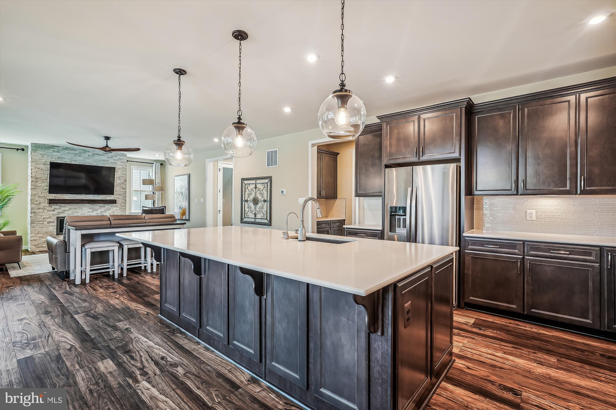 ABRAMS POINTE - Residential