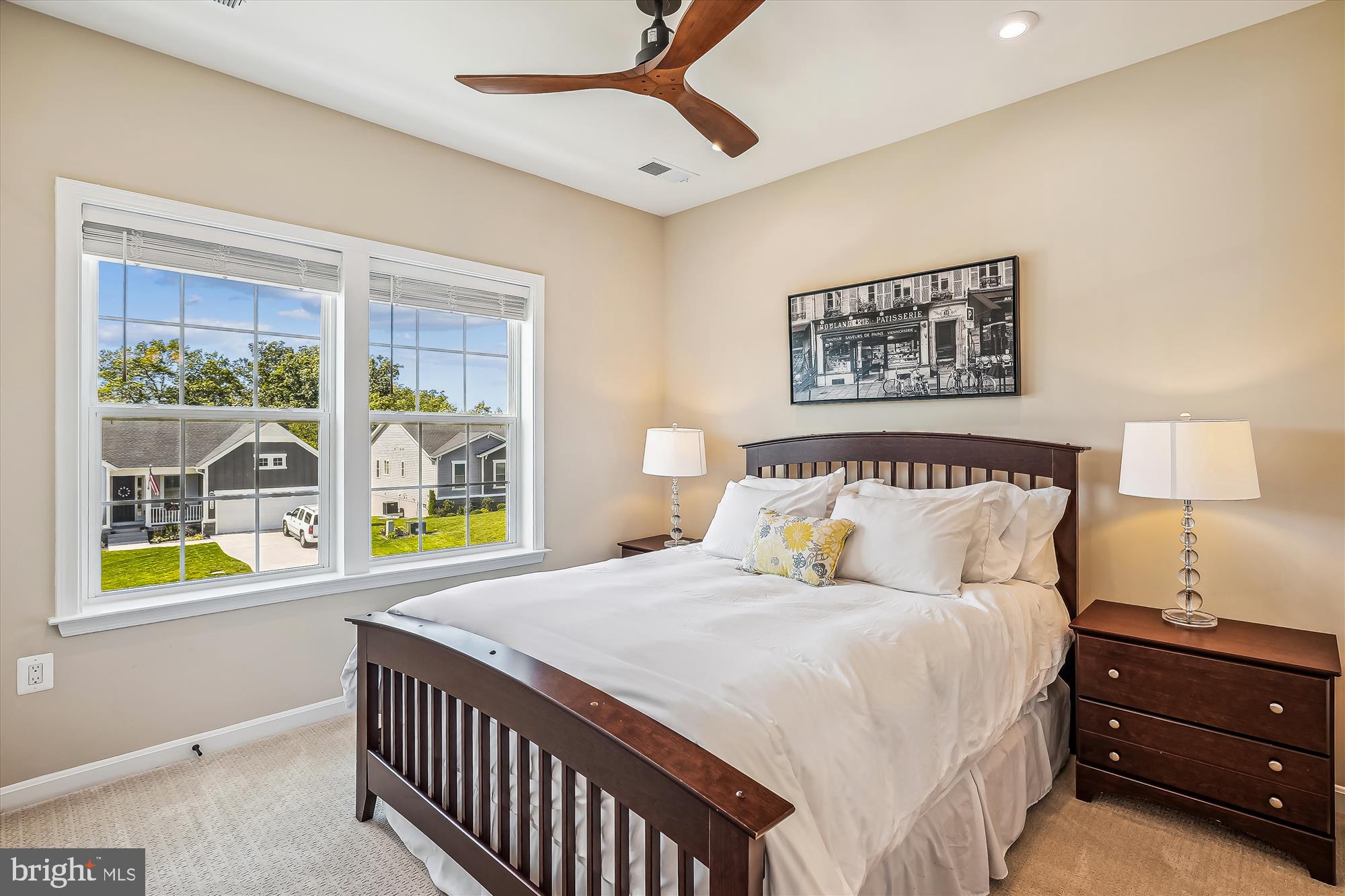 ABRAMS POINTE - Residential