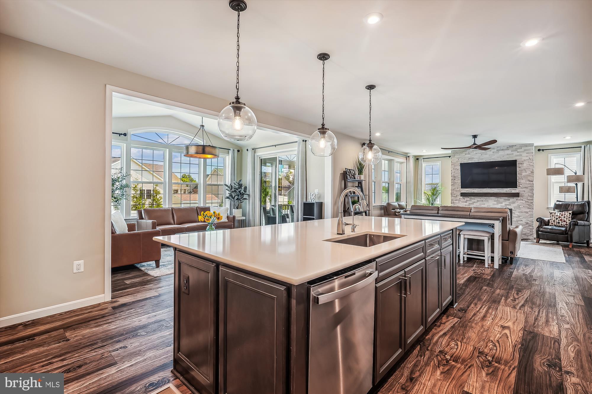 ABRAMS POINTE - Residential