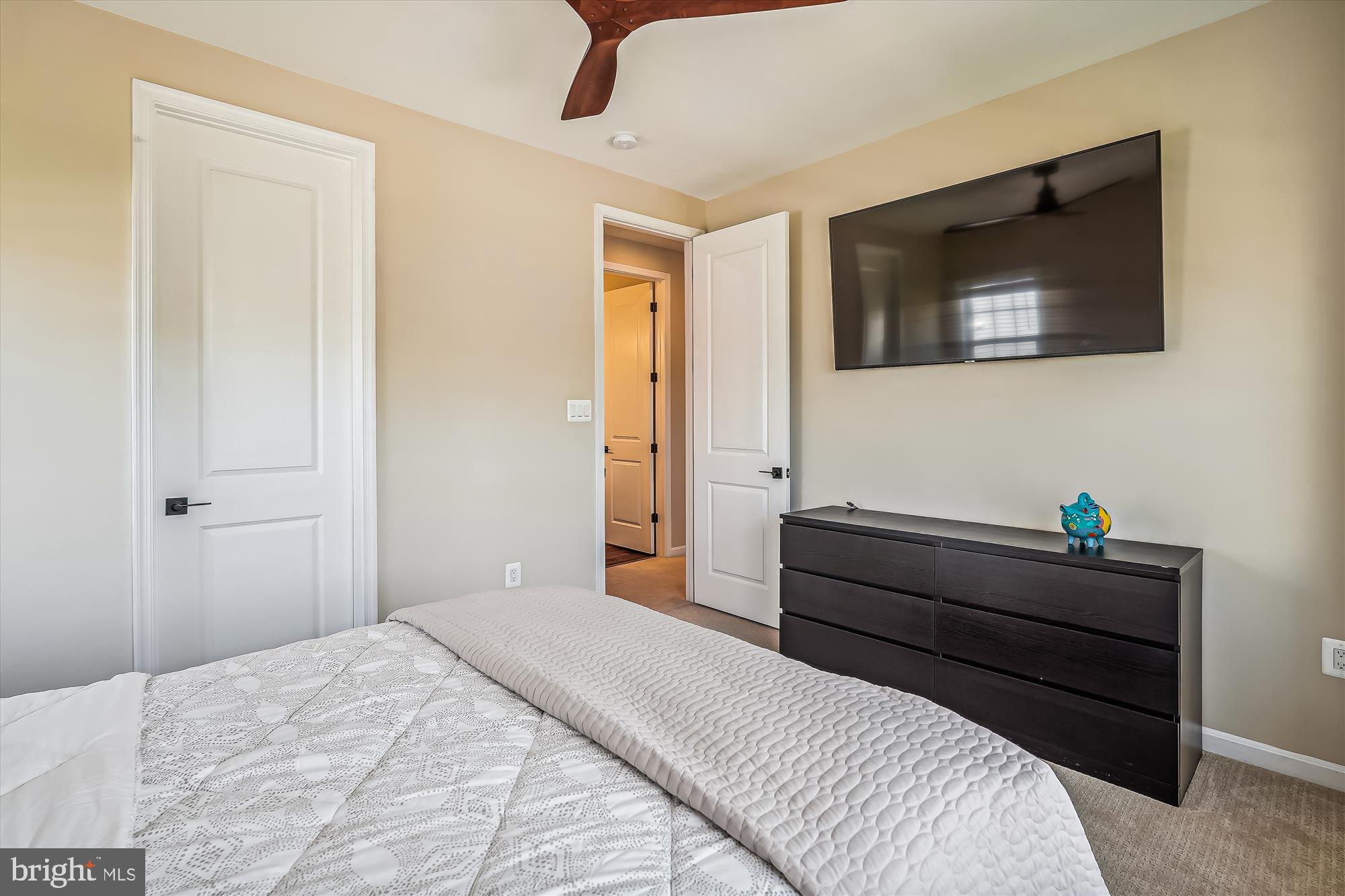 ABRAMS POINTE - Residential