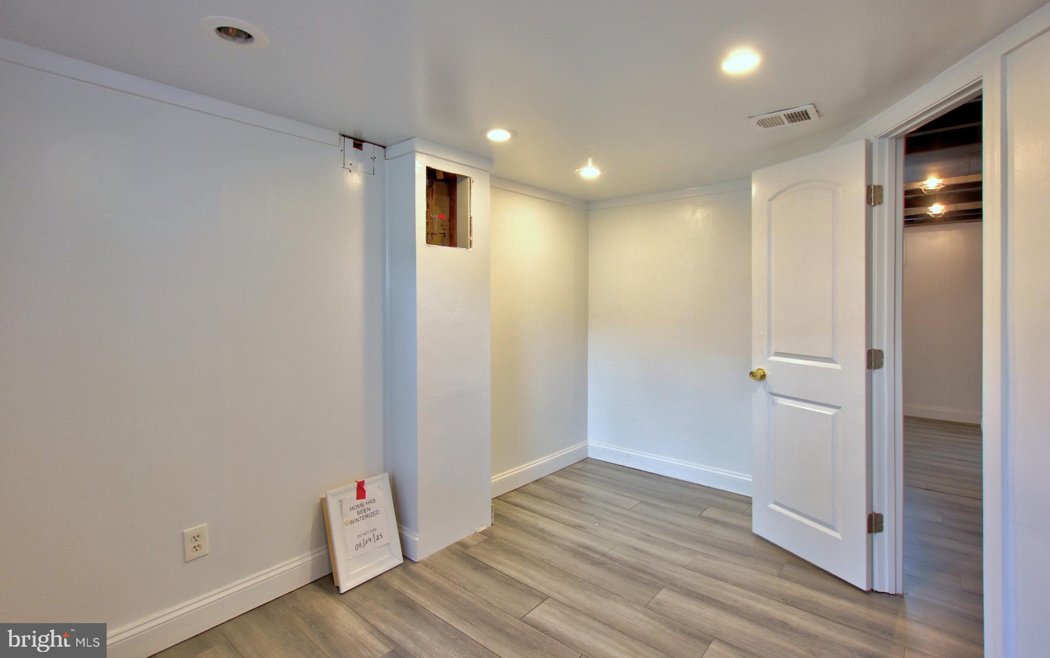 VEIRS MILL VILLAGE - Residential