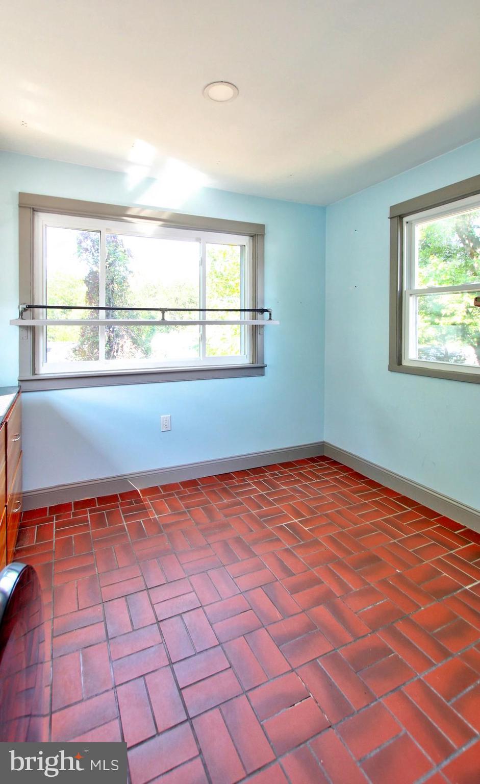 VEIRS MILL VILLAGE - Residential