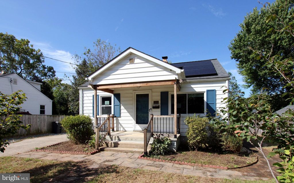 Photo of 11808 Goodloe Road, SILVER SPRING, MD 20906 (MLS # MDMC2203336)