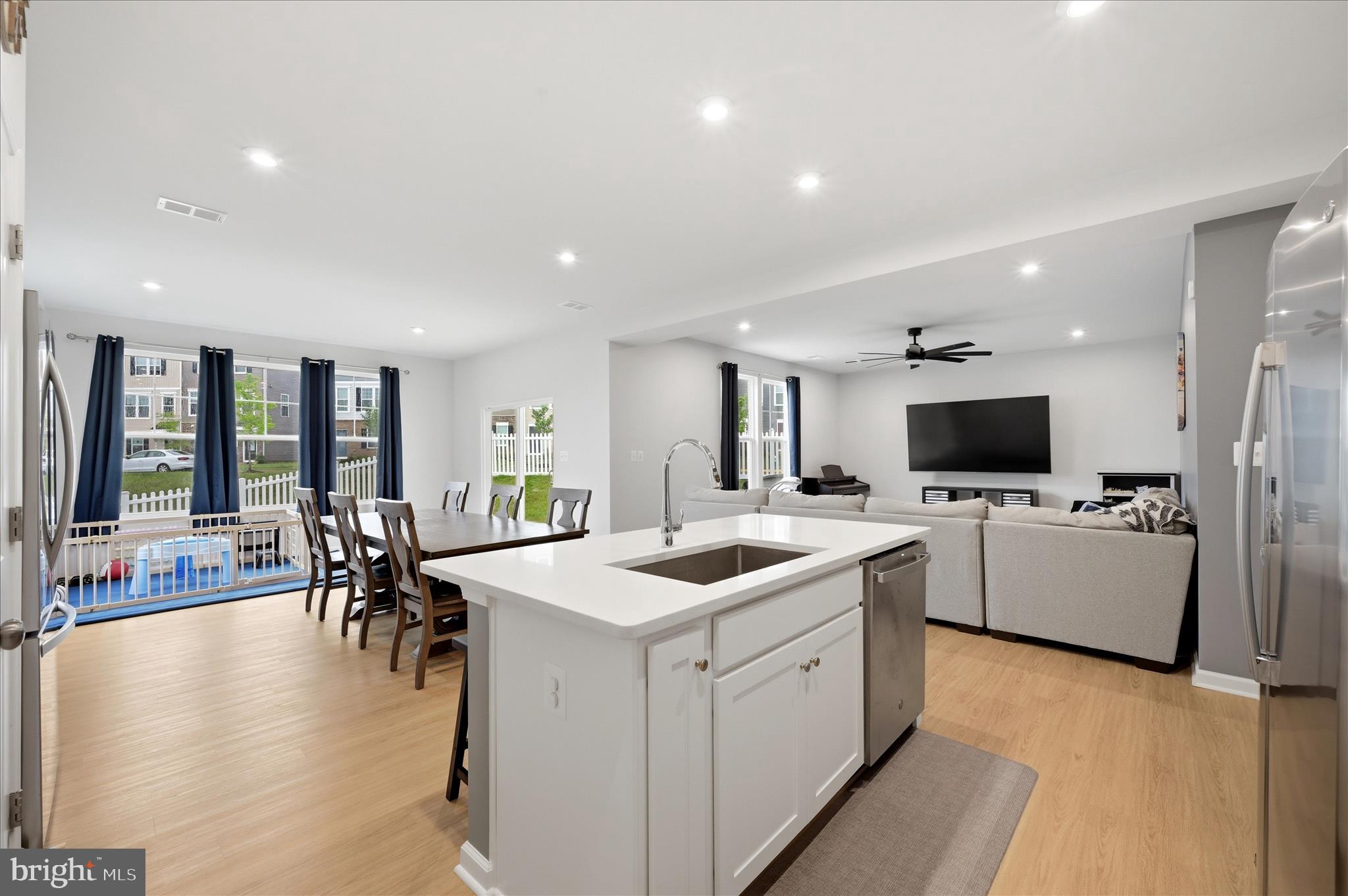 PRESIDENTS POINTE - Residential