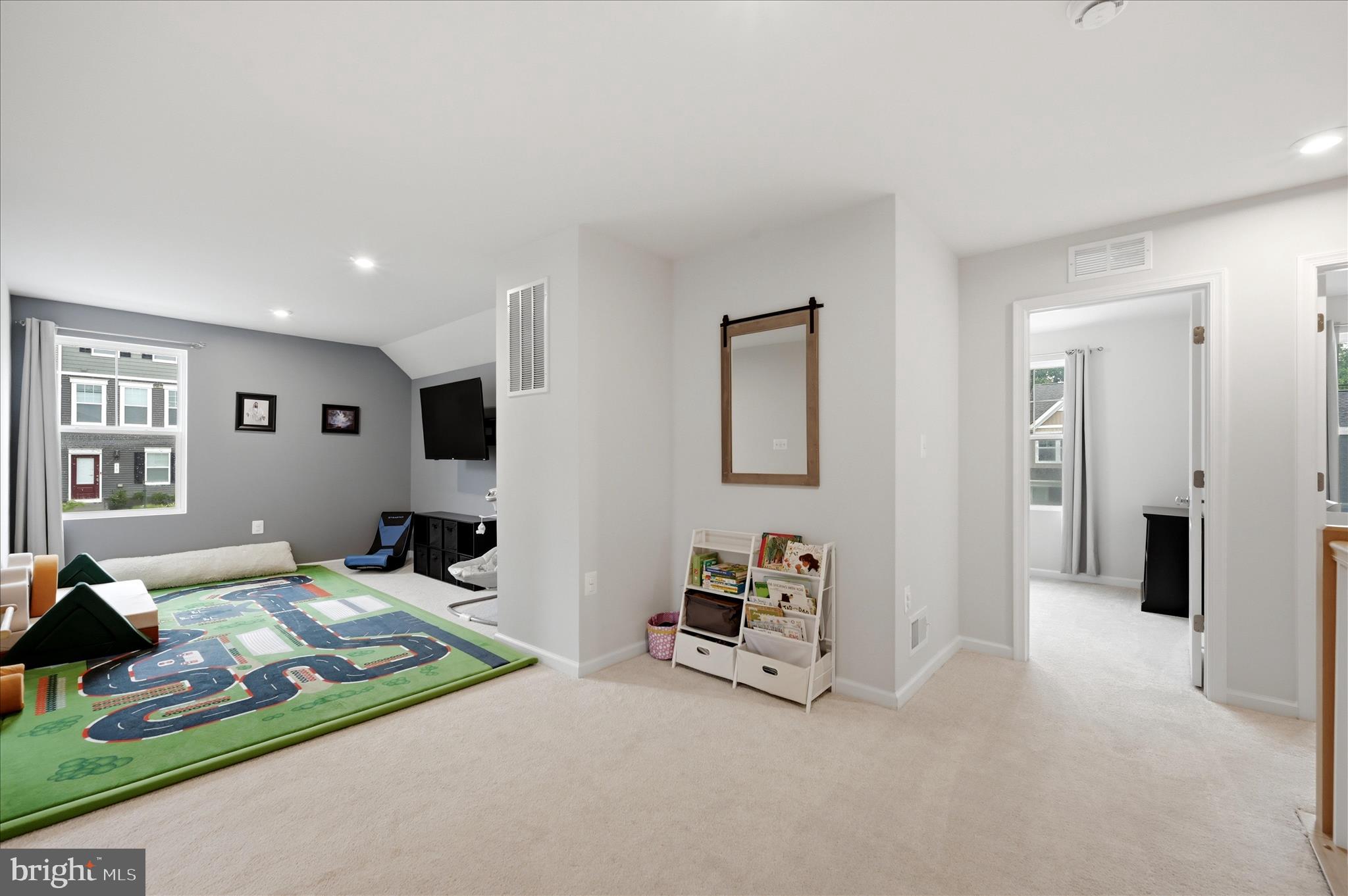 PRESIDENTS POINTE - Residential