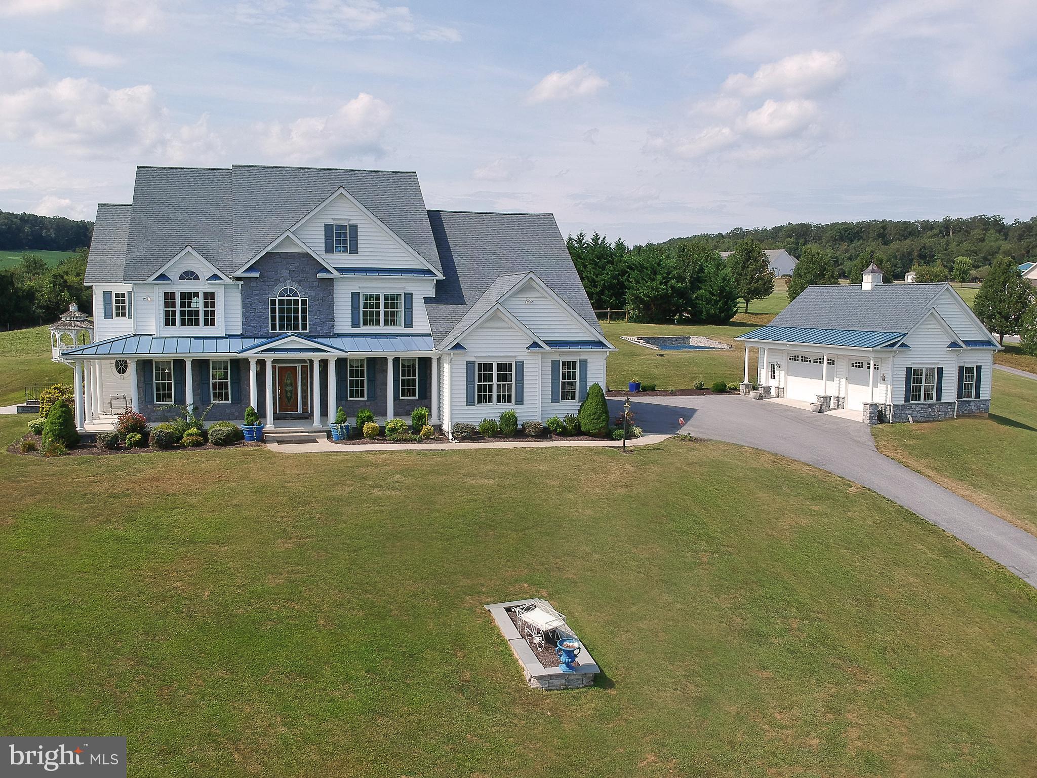 BLUE MOON HEIGHTS - Residential