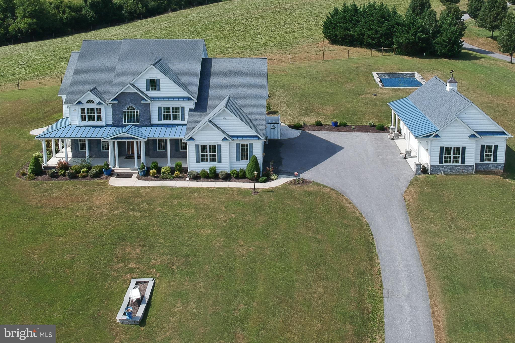 BLUE MOON HEIGHTS - Residential