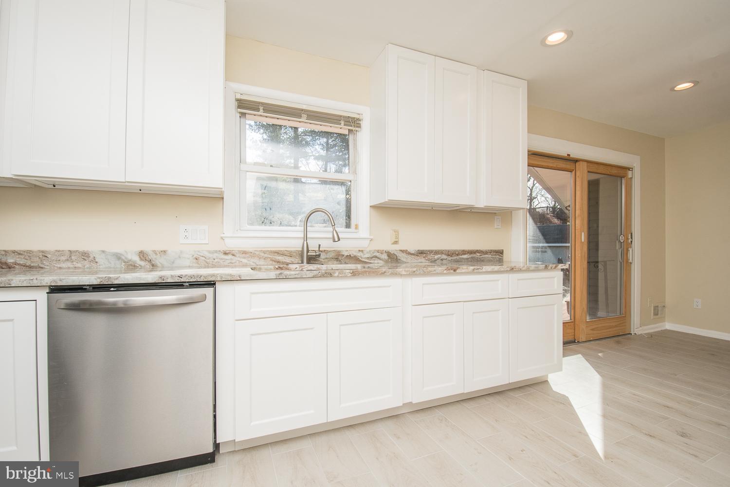 NORTH POTOMAC VISTA - Residential Lease