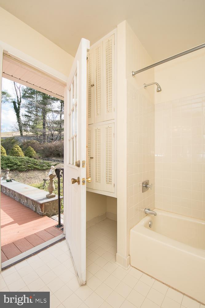 NORTH POTOMAC VISTA - Residential Lease