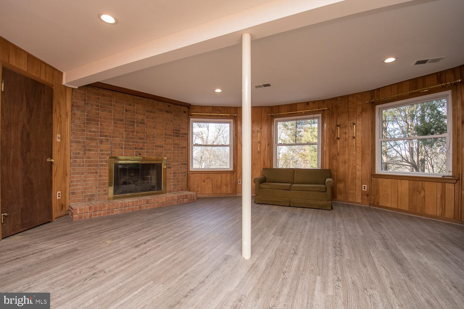 NORTH POTOMAC VISTA - Residential Lease