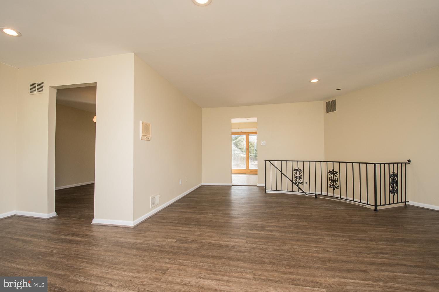 NORTH POTOMAC VISTA - Residential Lease