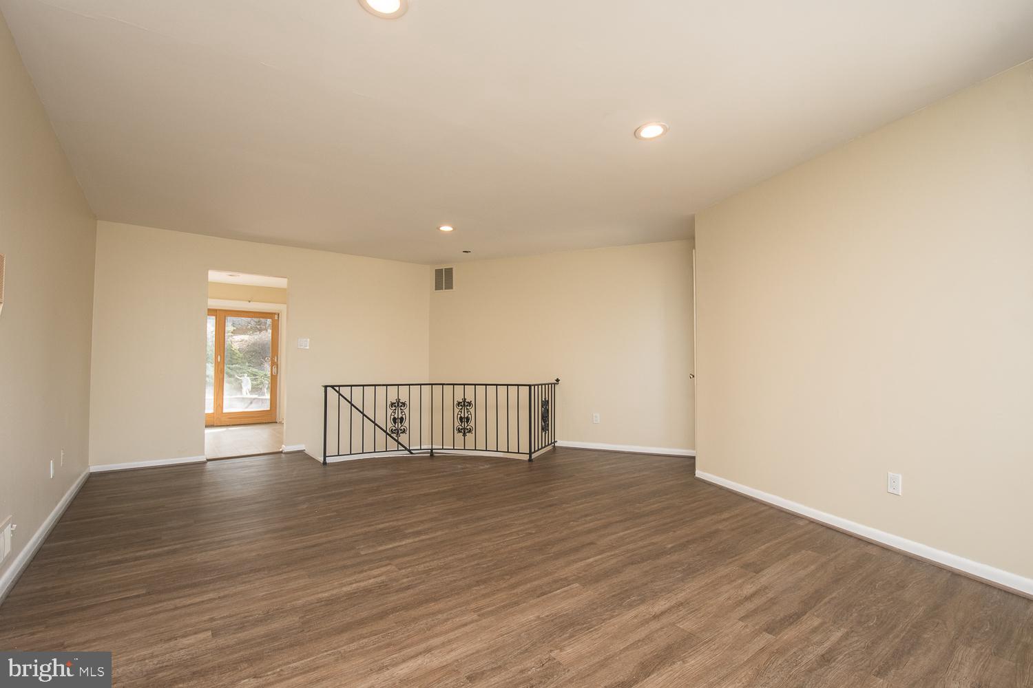 NORTH POTOMAC VISTA - Residential Lease