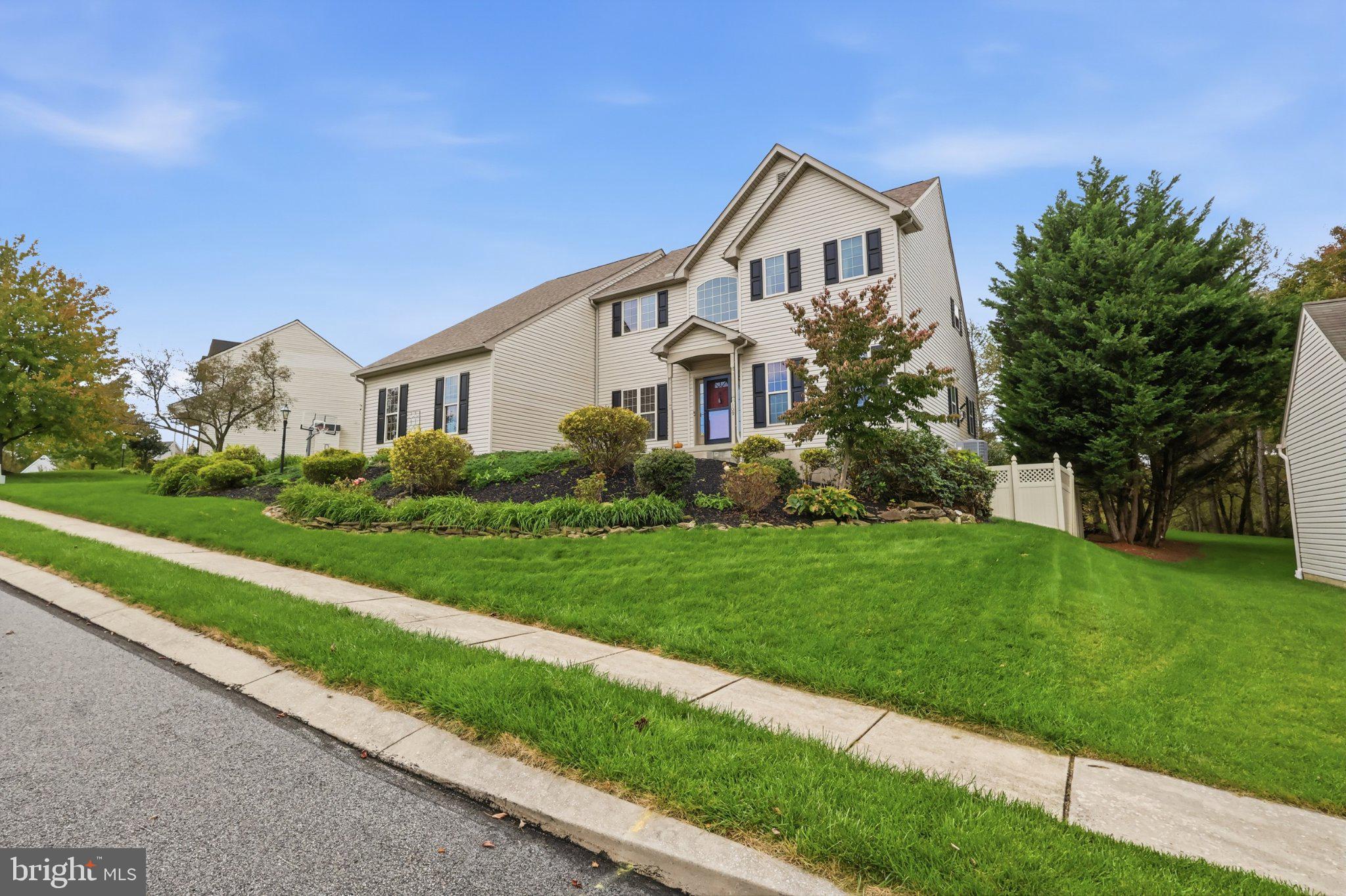 109 E GREENBRIAR DRIVE