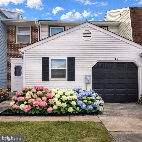 Townhouse For Sale - 13 Gratz Court<br/> CHERRY HILL, NJ 08002