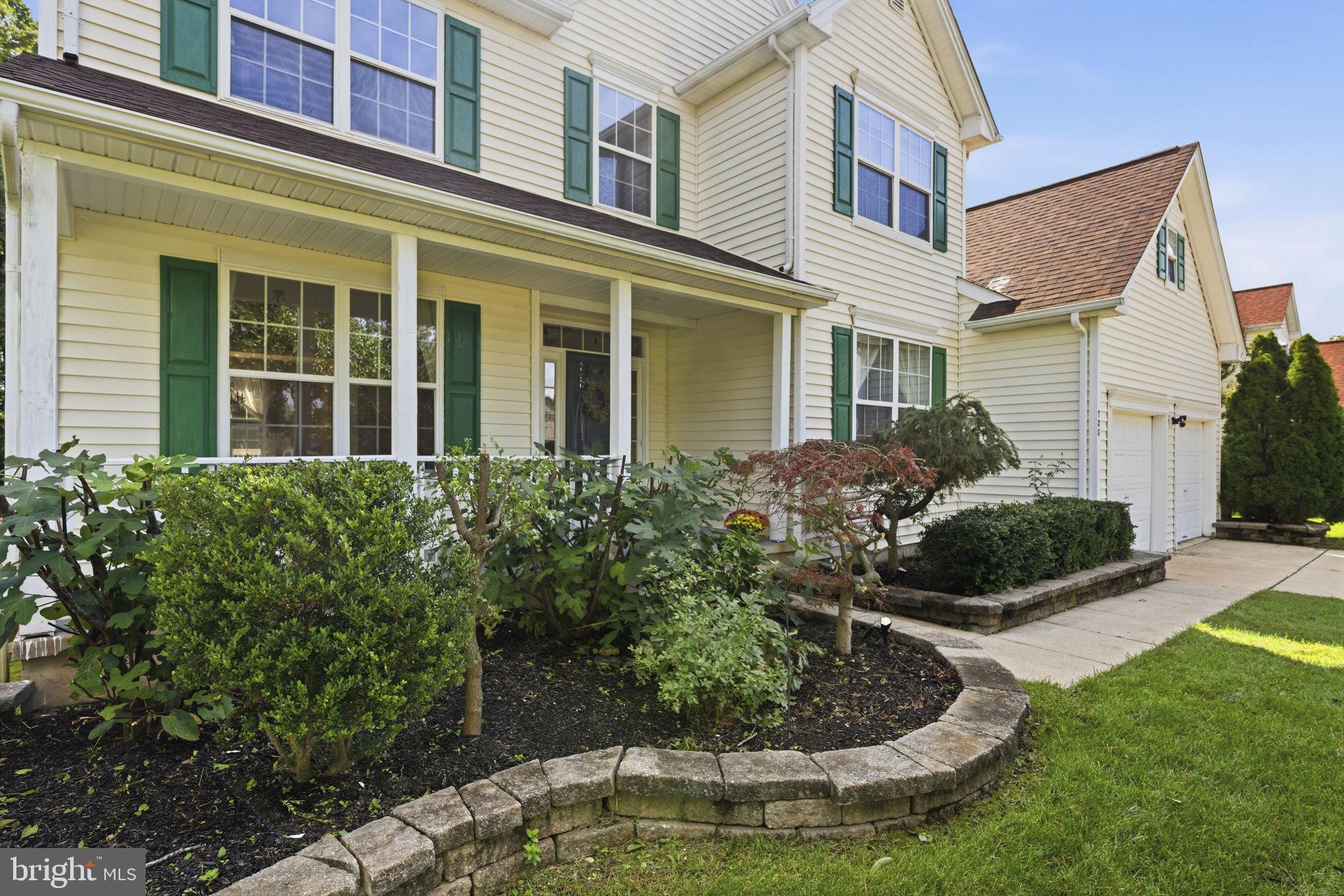 728 HORSESHOE LANE