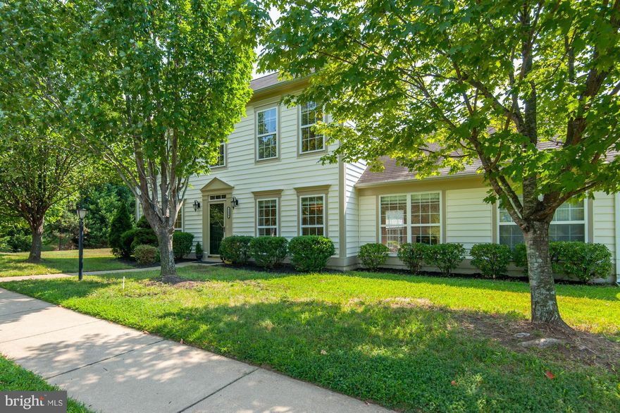 3 Bed/2bath 2sty home on a quiet street in Southbridge.  First floor features liv room, din room, fam room w/ FP, & gourmet kitchen w/ breakfast room, all with crown molding.  All bedrooms are upstairs including the master suite w/custom vanity & walk-in closet.  New W/D. Relax in the fenced backyard w/ brick patio.   Near shopping, restaurants, & Pr William Forest. Home warra