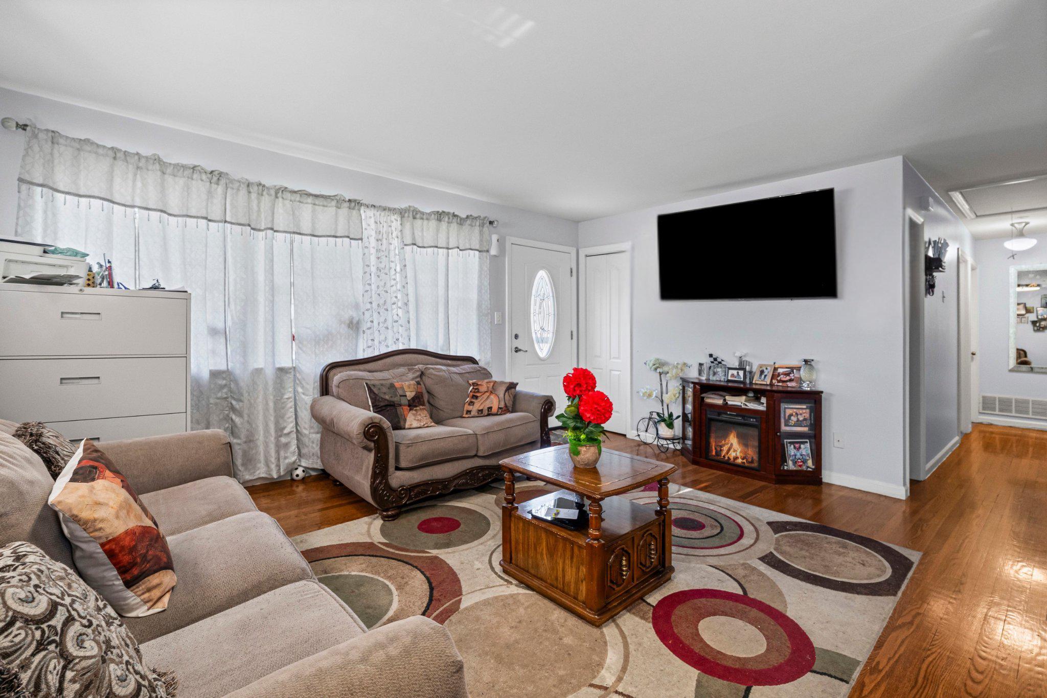 ARUNDEL GARDENS - Residential