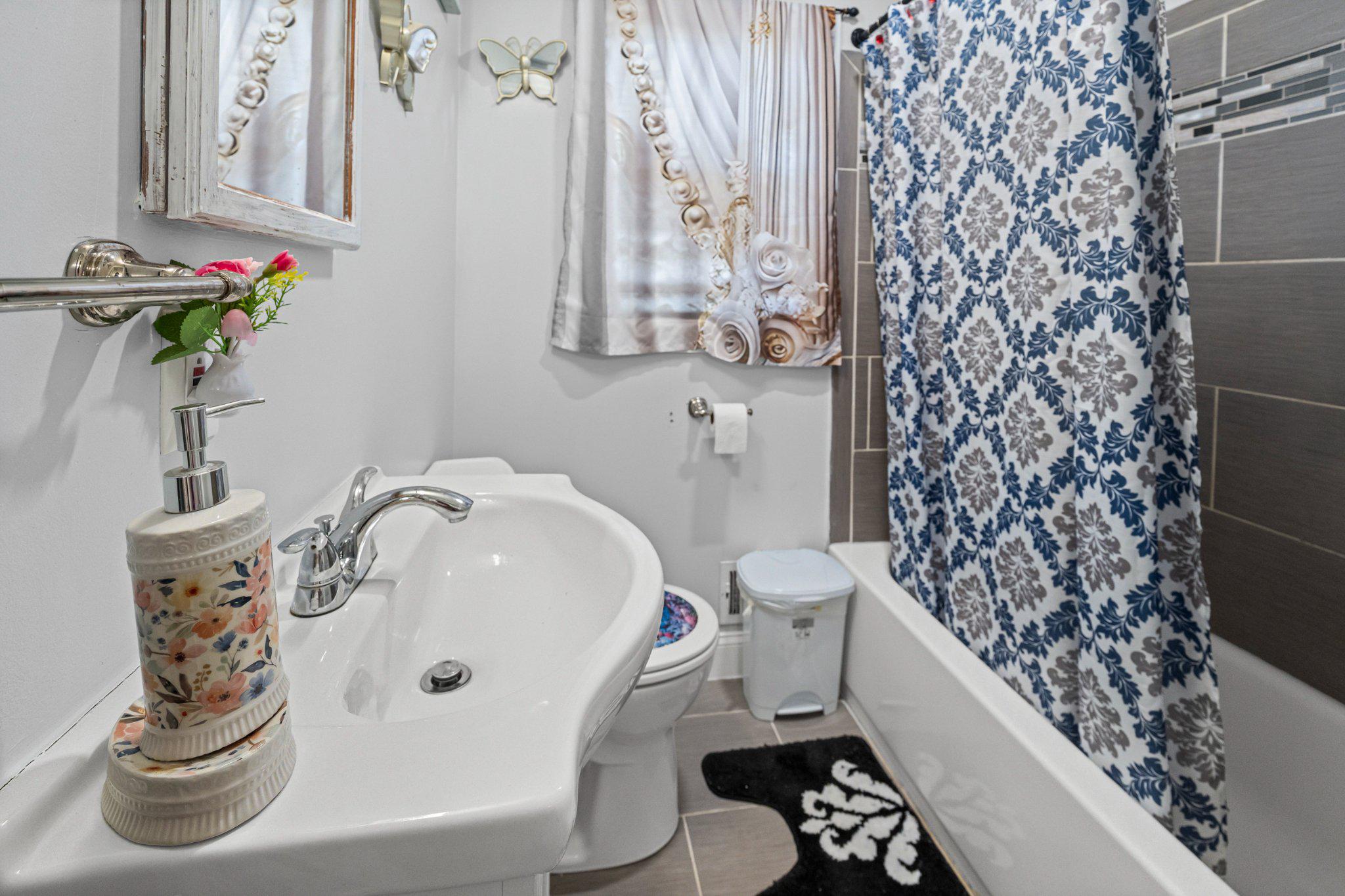 ARUNDEL GARDENS - Residential