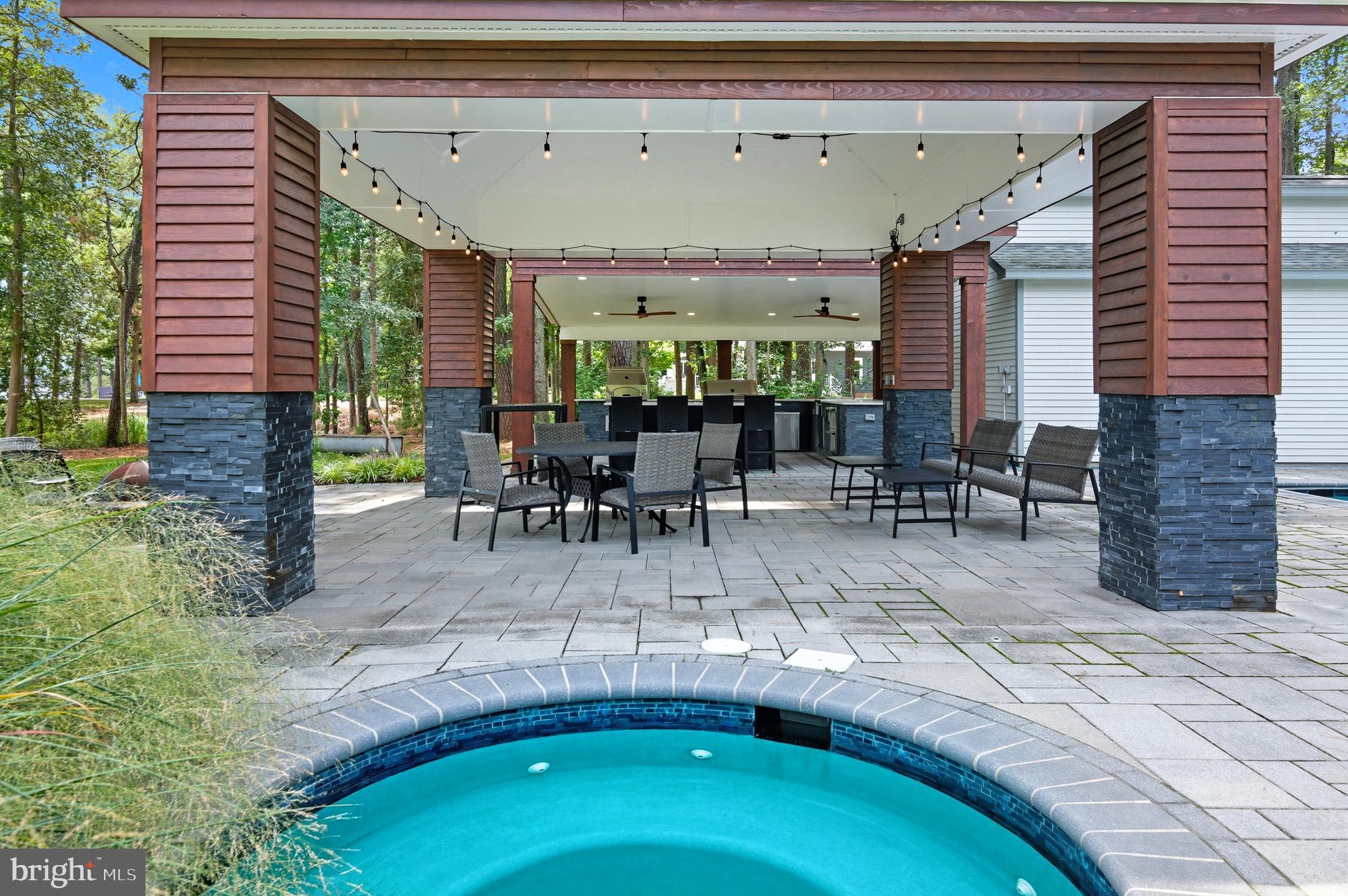 ROYAL OAK - Residential