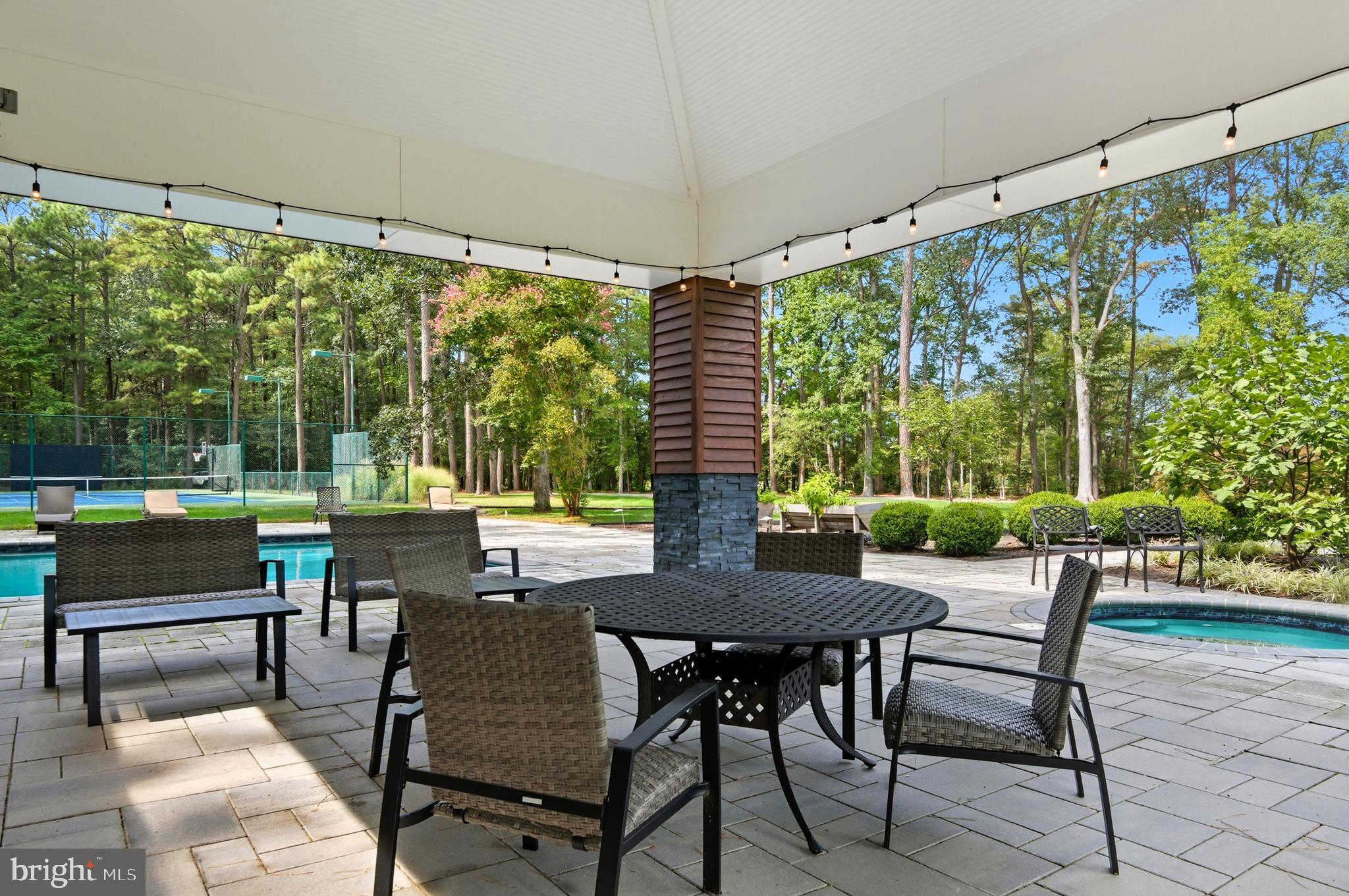 ROYAL OAK - Residential