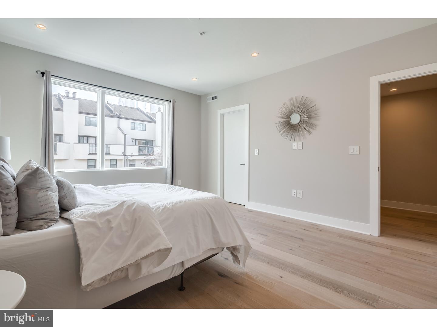 LOGAN SQUARE - Residential